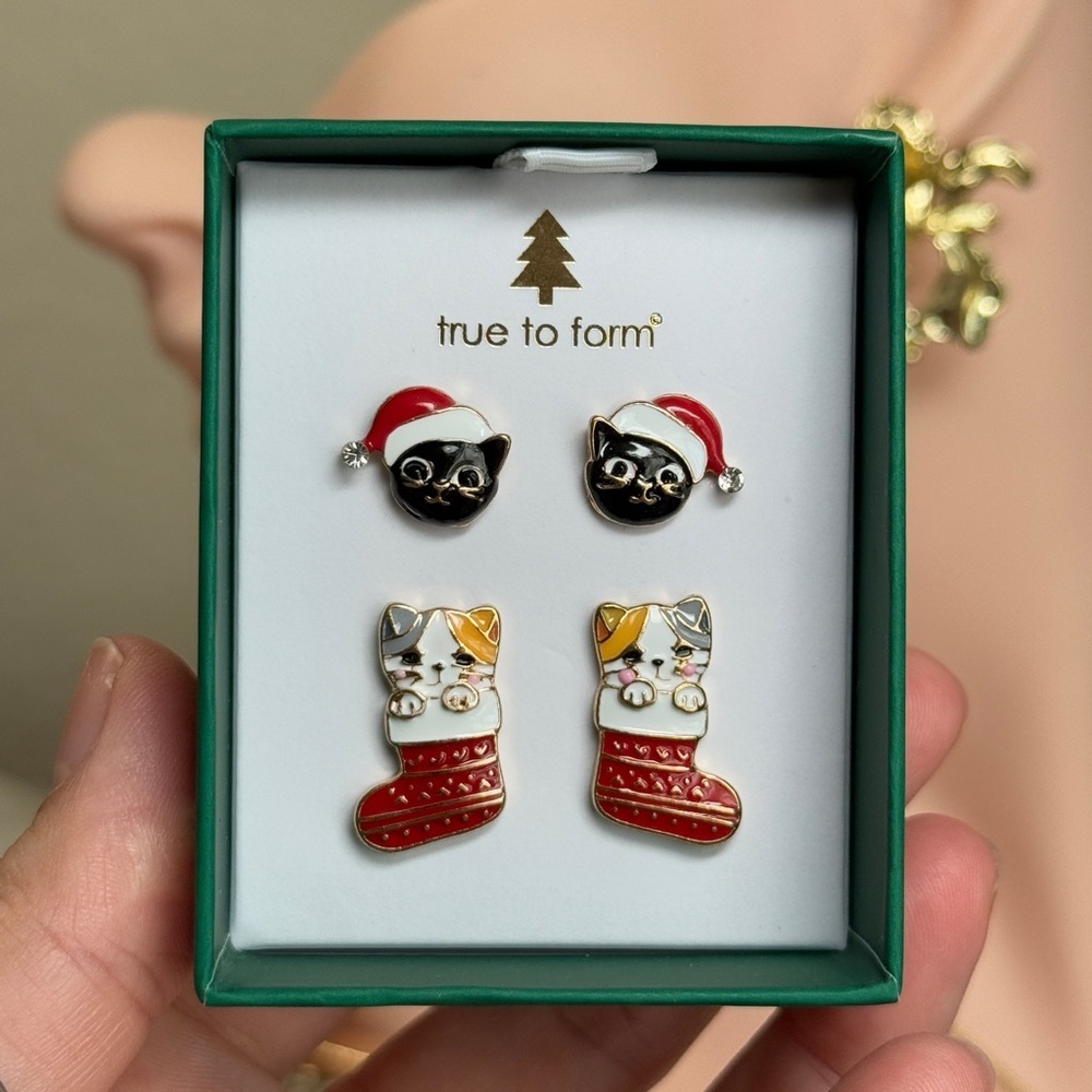 ⚜️💕 True to Form Cat Christmas Earrings 🎄